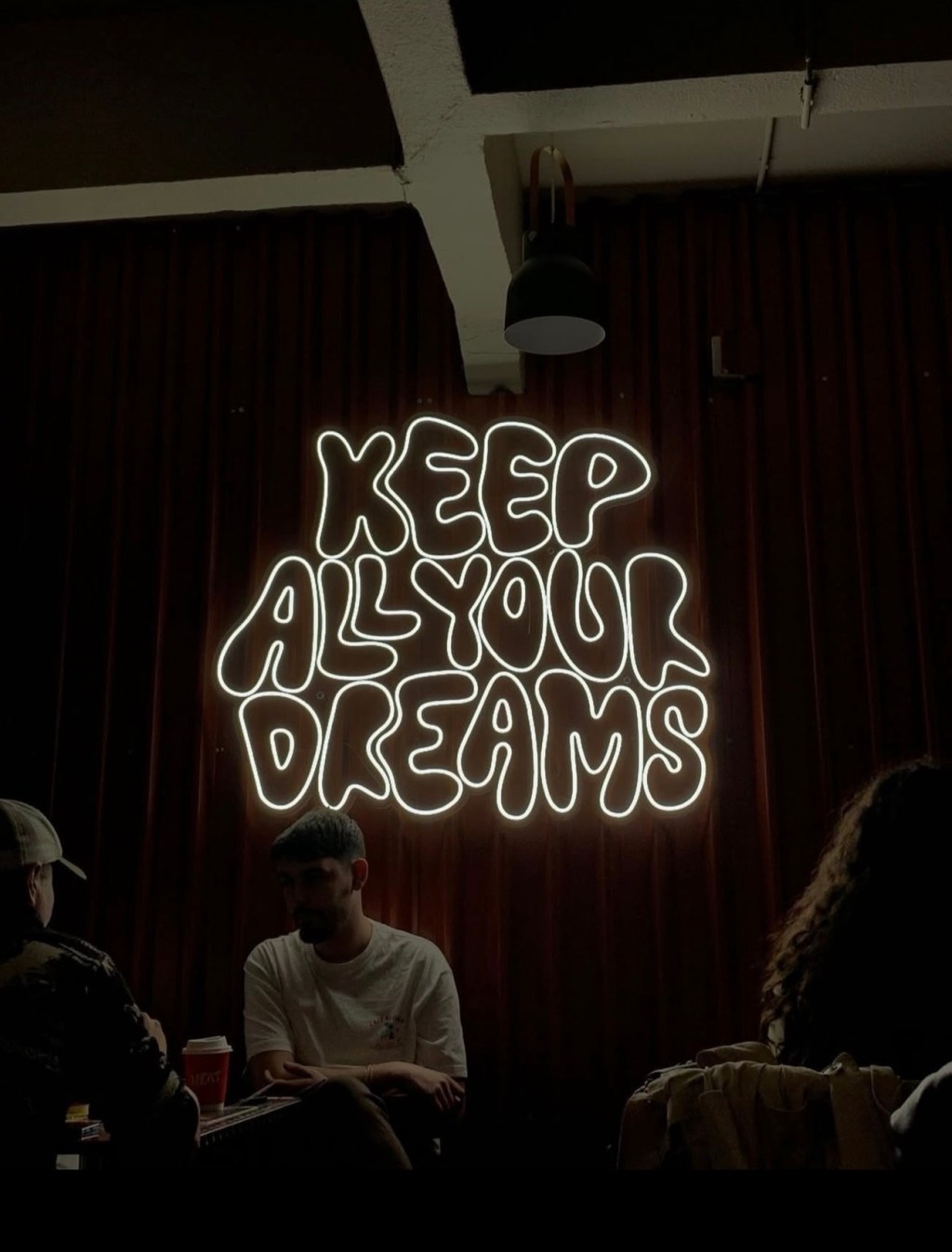 Typographie en 2026 : l’année où la police devient&nbsp;stratégie.